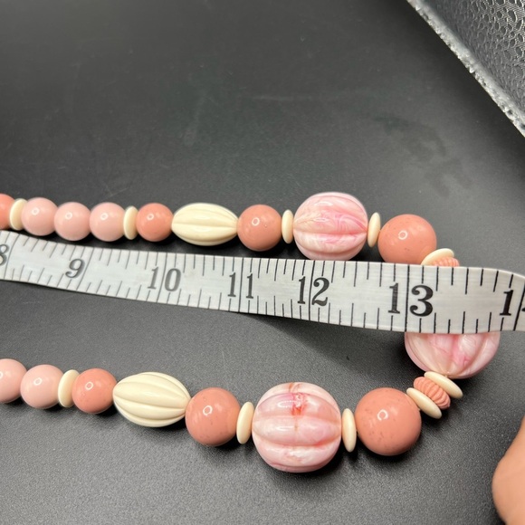 Vintage Avon "Burst of Spring" pink acrylic beaded necklace Jewelry - Picture 2 of 10